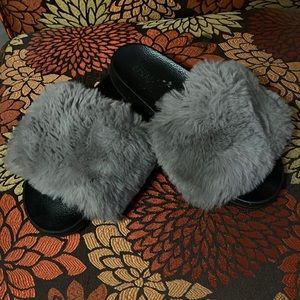 Furry Slides Gently Worn Perfect house slipper,very comfortable after a pedicure